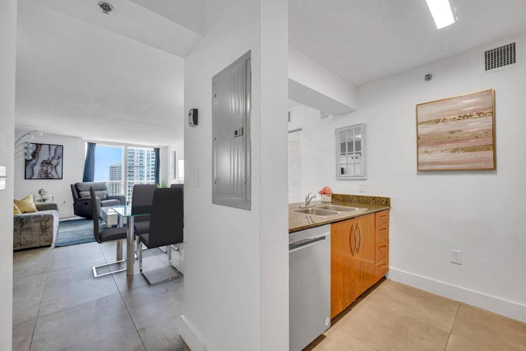 37th Floor Amazing Spacious Unit With Parking Apartamento *